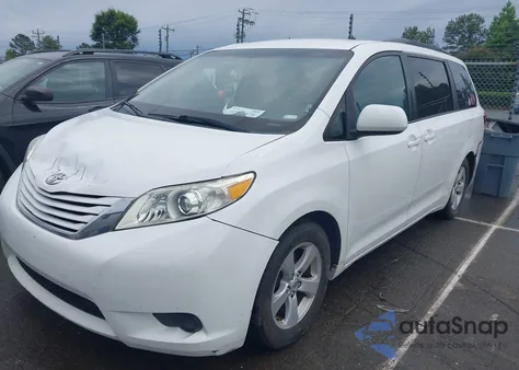 2015 Toyota Sienna Le 7 Passenger/Le 8 Passenger z USA, uszkodzony, nr VIN 5TDKK3DC9FS576023